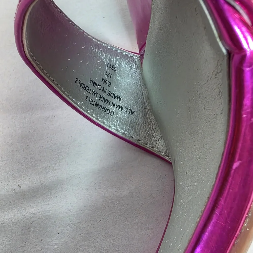 G by GUESS Shantel Metallic Pink Ankle Strap Block Heel Sandals - Size 6.5M